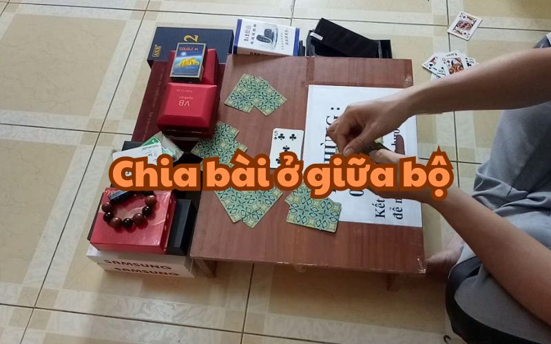 Chia bài giữa bộ